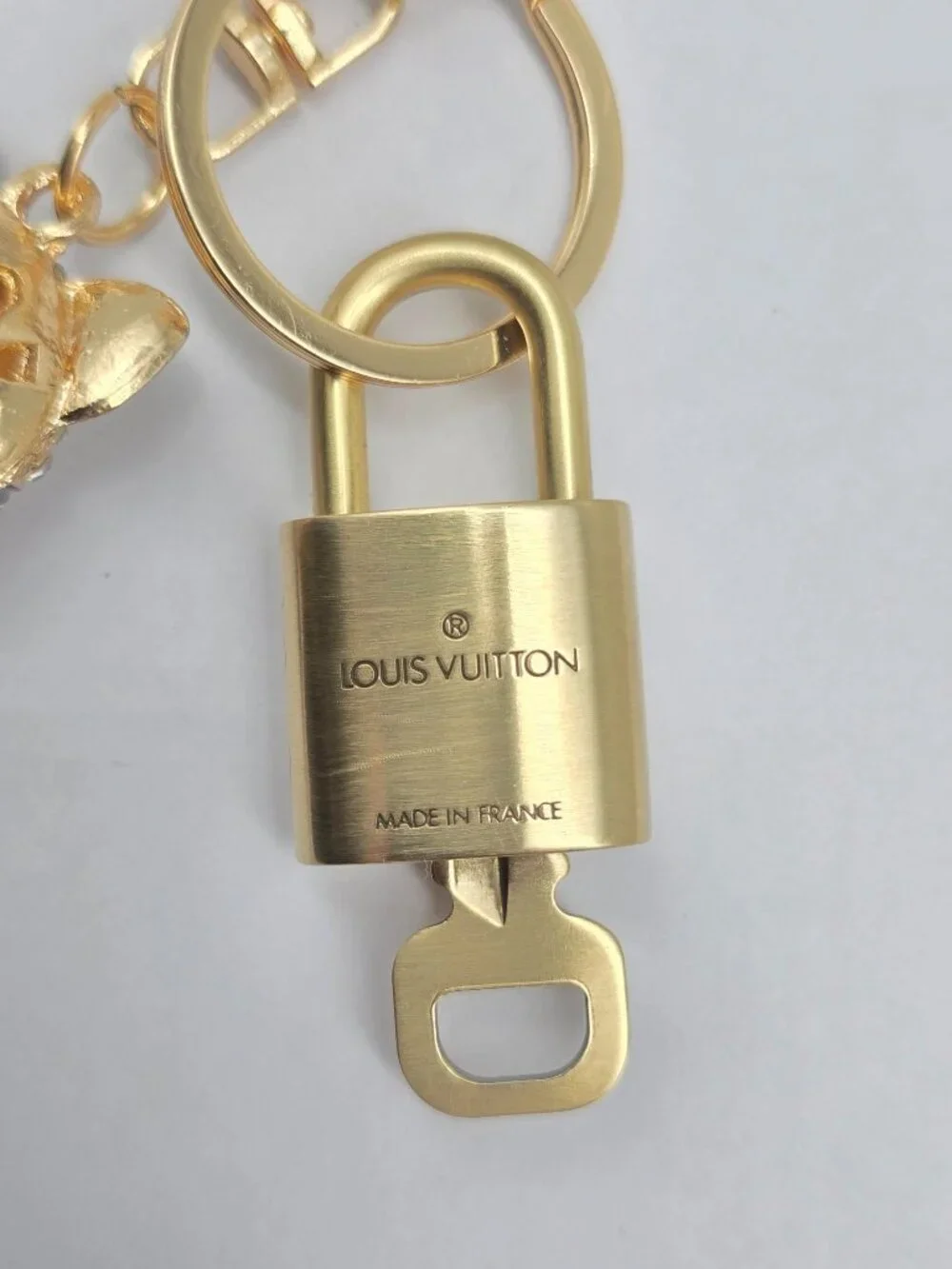 LV Authentic Gold Padlock 🔒 Key Set w/ Unbranded Cat Keychain Charm